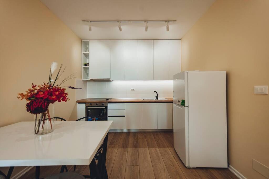 Luxury At Myslym Shyri Apartment