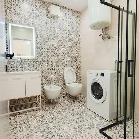 Luxury Apartment At Myslym Shyri Tirana Exterior photo