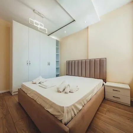 Luxury Apartment At Myslym Shyri Tirana Exterior photo