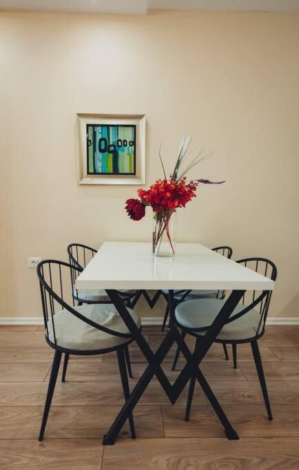 Apartment Luxury At Myslym Shyri